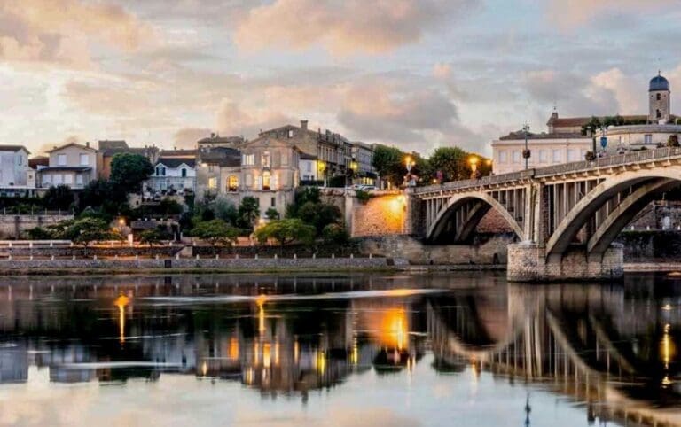 La Berge de Rivière Dordogne France