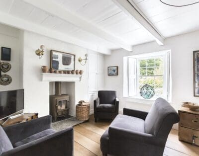 Rent Apartment Alizarin Elm Cornwall