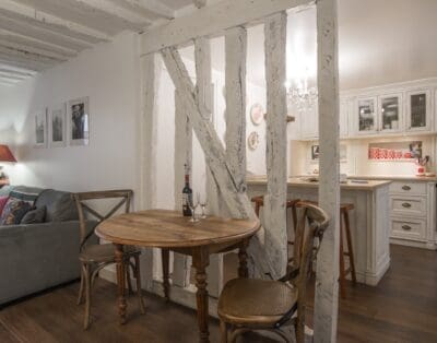 Rent Apartment Bleu Redwood Le Marais