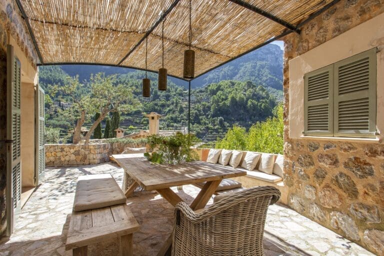 Rent Apartment Bright Upside Down Deià