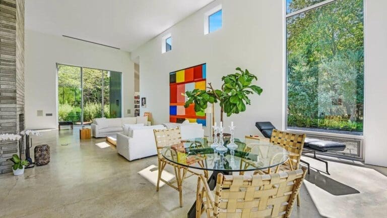 Rent Apartment Burgundy Pummelo The Hamptons