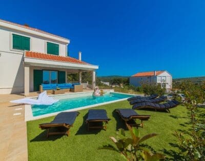 Rent Apartment Burlywood Majesty Croatia