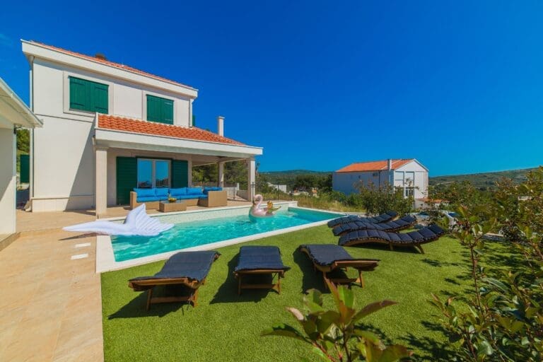 Rent Apartment Burlywood Majesty Croatia