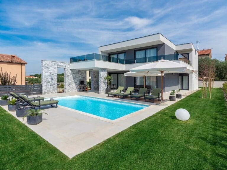 Rent Apartment Burlywood Umbrella Pine Istria