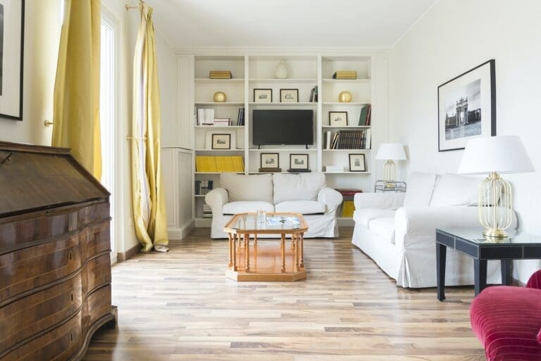 Rent Apartment Buster Siris Quadrilatero (Fashion District)