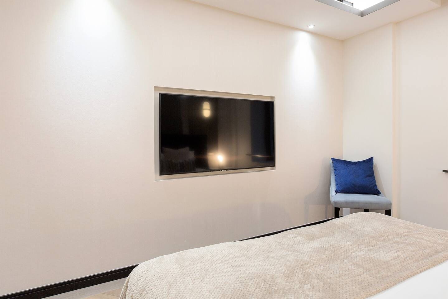 Rent Apartment Byzantine Popcorn Soho