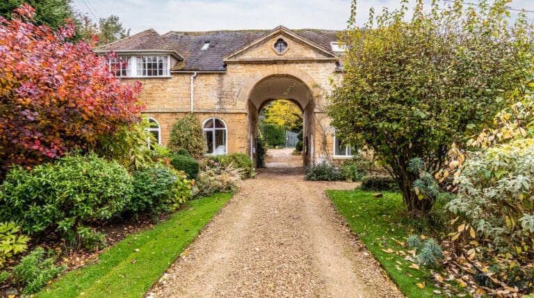 Rent Apartment Candy Popcorn Cotswolds