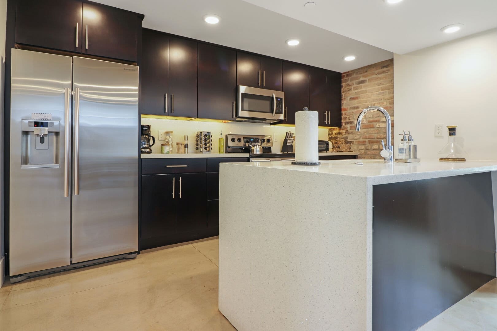 Rent Apartment Coral Merbatu New Orleans