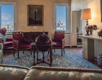 Rent Apartment Cornsilk Calcite Golden Giudecca