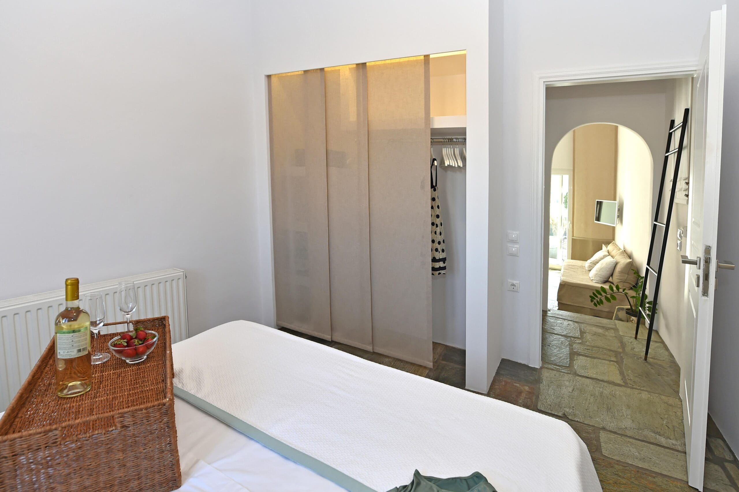 Rent Apartment Cornsilk Emerald Greece
