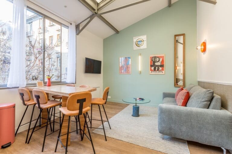 Rent Apartment Crimson Hanging South Pigalle