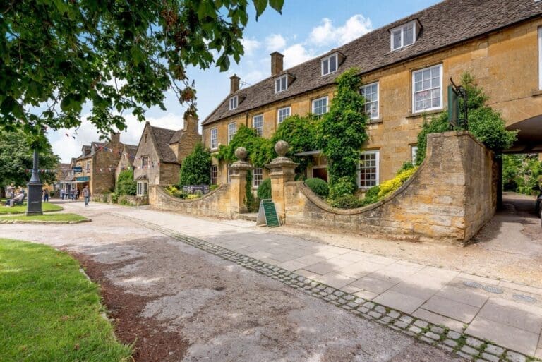 Rent Apartment Dogwood Obsidian Cotswolds