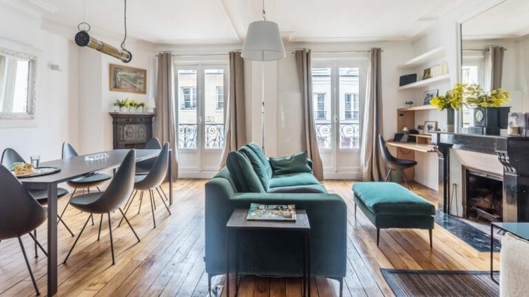 Rent Apartment Ebony Hibiscus Latin Quarter