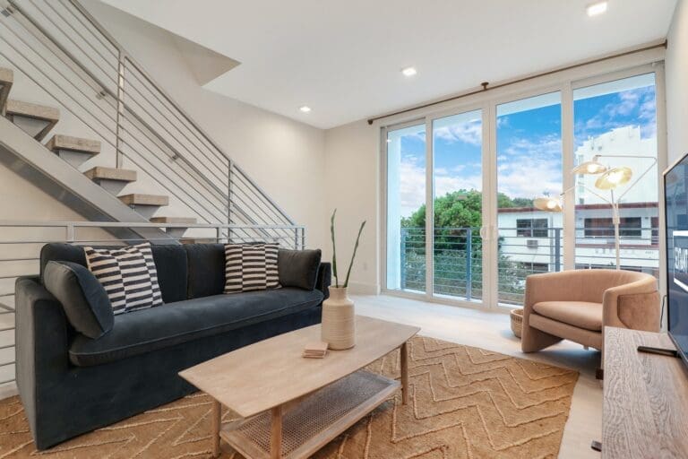 Rent Apartment Eggshell Daisy Miami Beach