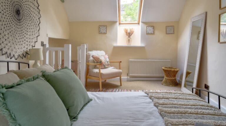 Rent Apartment Electric Yucca Cotswolds