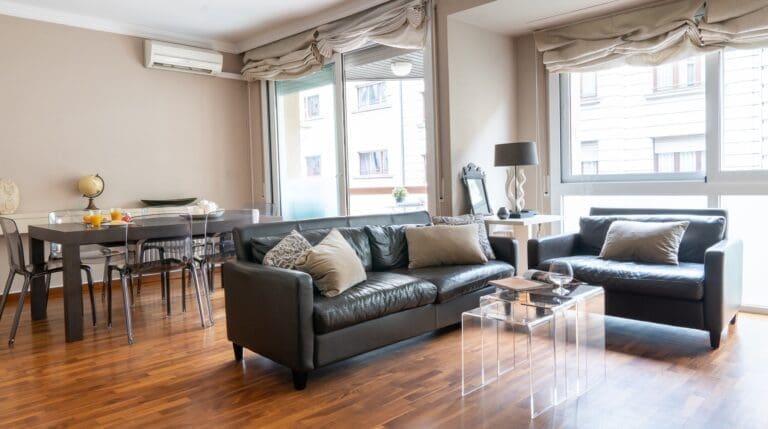 Rent Apartment Floral Albizia Eixample