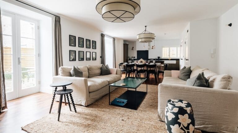 Rent Apartment Grain Silky-Camellia Bristol