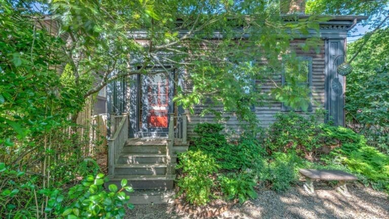 Rent Apartment Green-Yellow Raintree The Hamptons