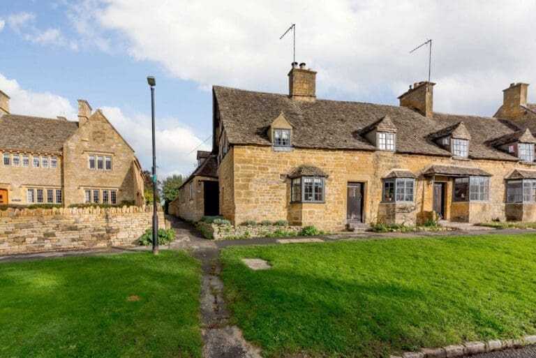 Rent Apartment Icterine Pear Cotswolds