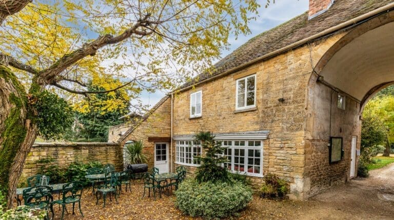 Rent Apartment Imperial Sabre Cotswolds