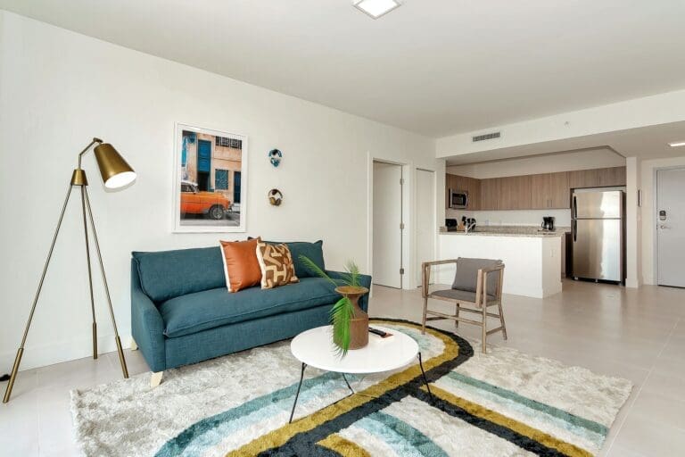 Rent Apartment Languid Umbrella Pine Miami