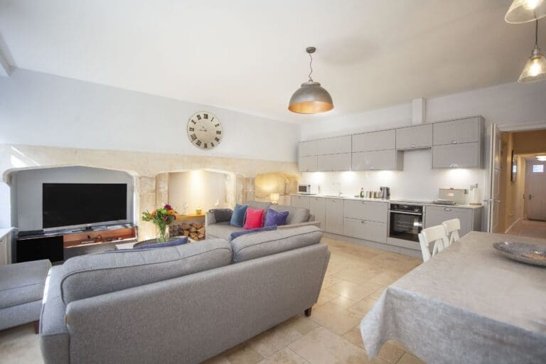 Rent Apartment Licorice Bush Bath