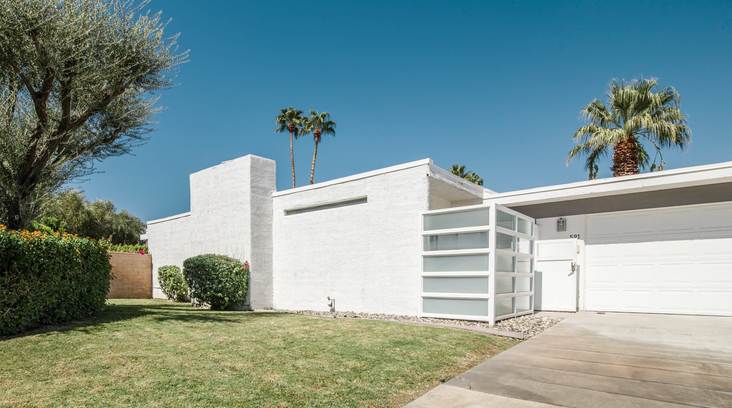 Rent Apartment Licorice Kozo Palm Springs