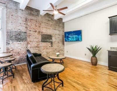 Rent Apartment Liseran Triangle New Orleans