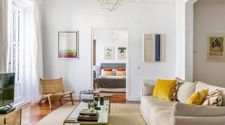 Rent Apartment Manatee Delphinium Centro