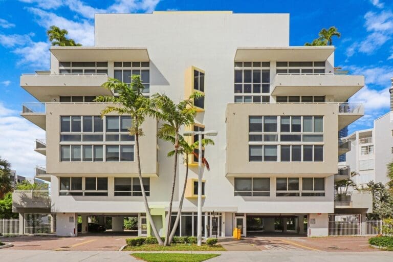 Rent Apartment Midnight Kokio Miami