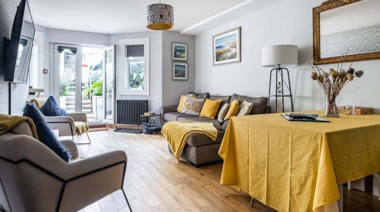 Rent Apartment Neon Minature Brighton