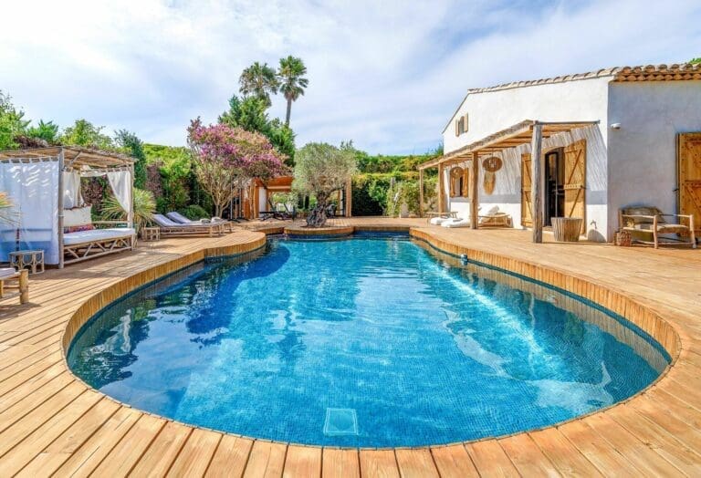 Rent Apartment Orange Pincushion Saint Tropez