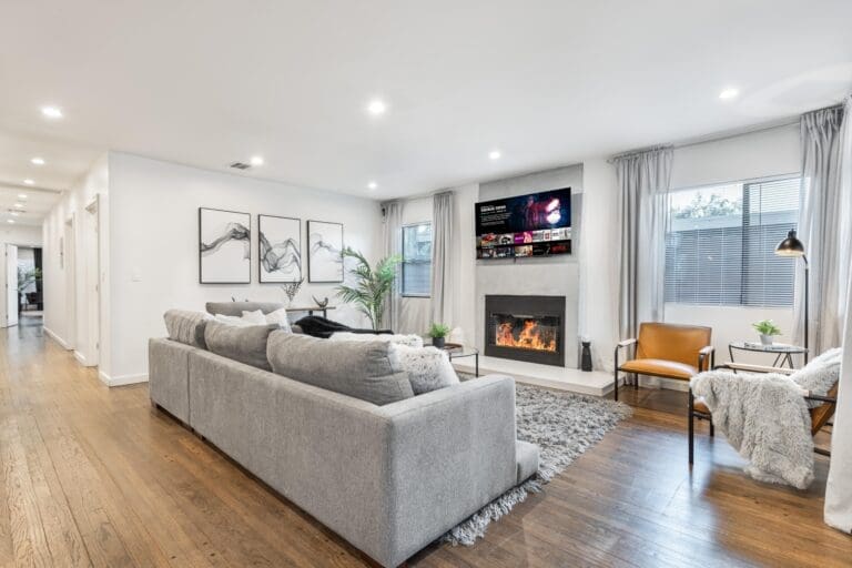 Rent Apartment Pear Lapis Lazuli North Hollywood