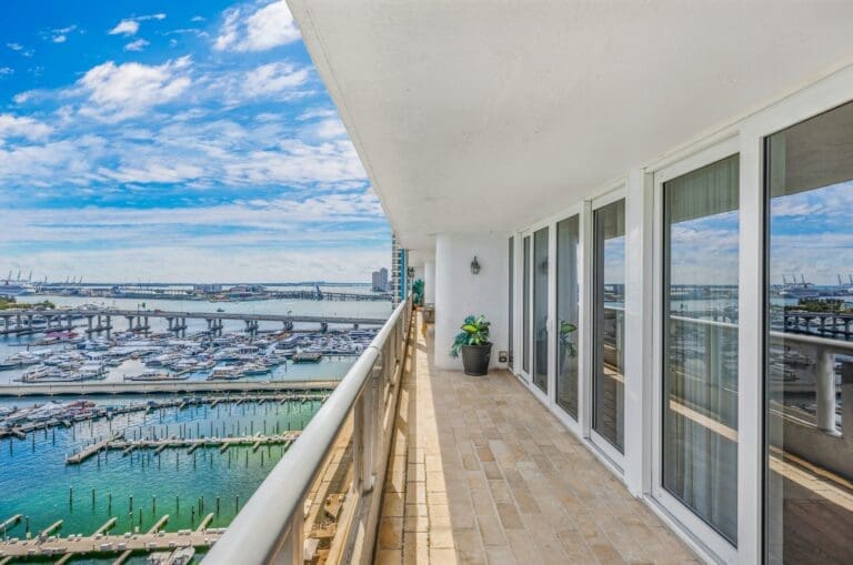 Rent Apartment Platinum Monkshood Miami