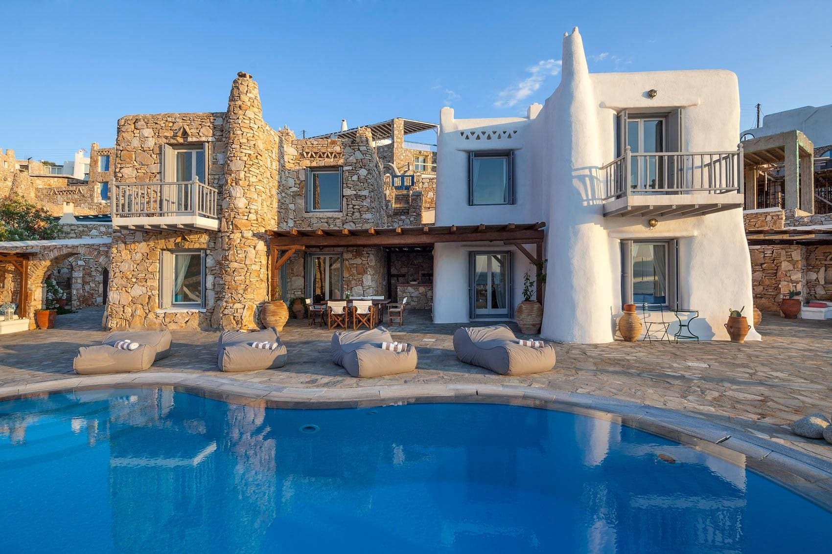 Rent Apartment Psychedelic Coralberry Mykonos