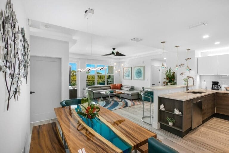 Rent Apartment Psychedelic Rosemallow Florida