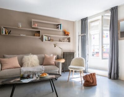 Rent Apartment Red-Brown Giant Le Marais