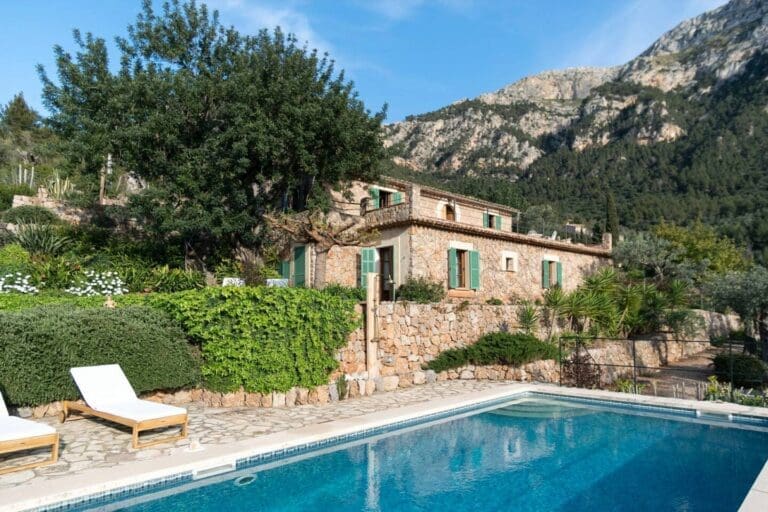 Rent Apartment Smokey Hazelnut Deià