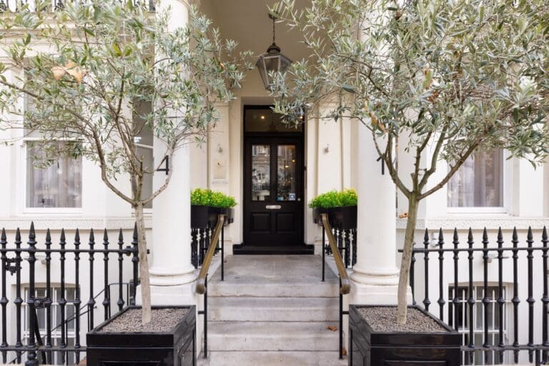 Rent Apartment Steel Thujas Knightsbridge