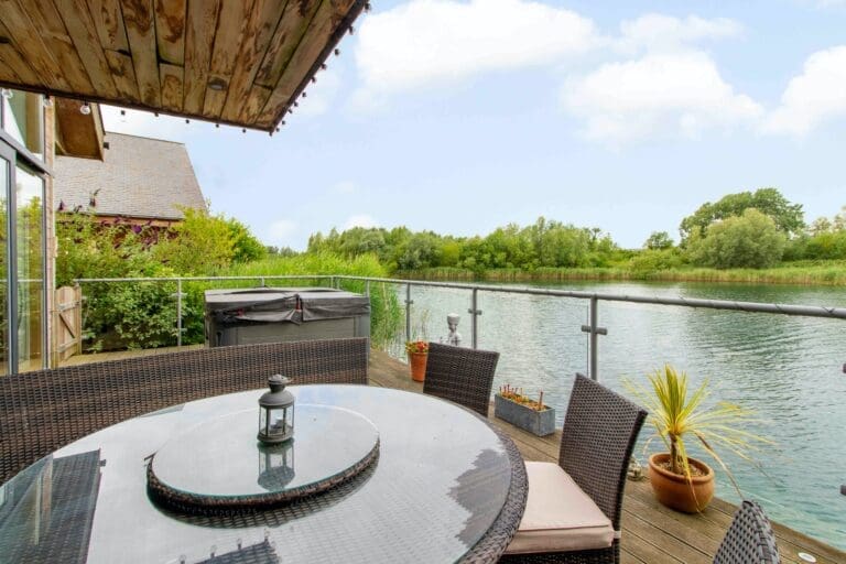 Rent Apartment Temptress Zebra Marble Wiltshire