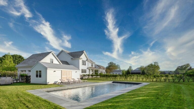 Rent Apartment Xanadu Pitchapple New York