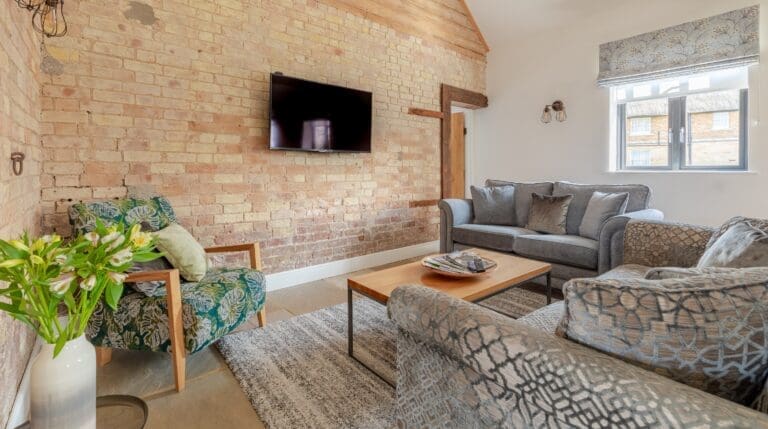 Rent Apartment Yellow Mayten Cambridgeshire