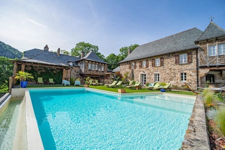 Rent Chateau Vallee Aveyron France