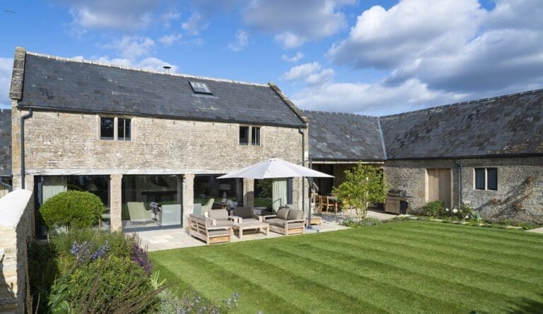 Rent Home Bell Eucalyptus Cotswolds