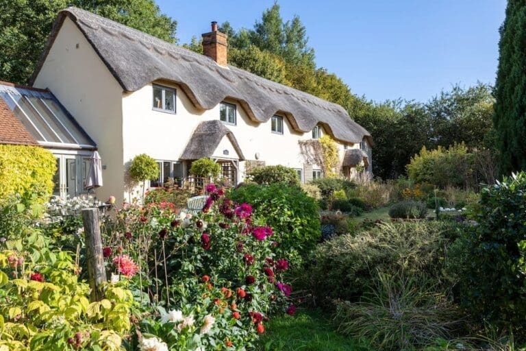 Rent Home Citrine Water Elm Buckinghamshire