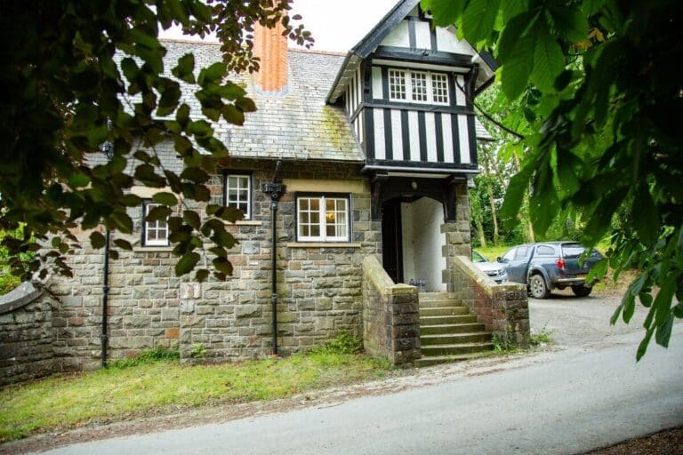 Rent Home Onyx Gallo Powys