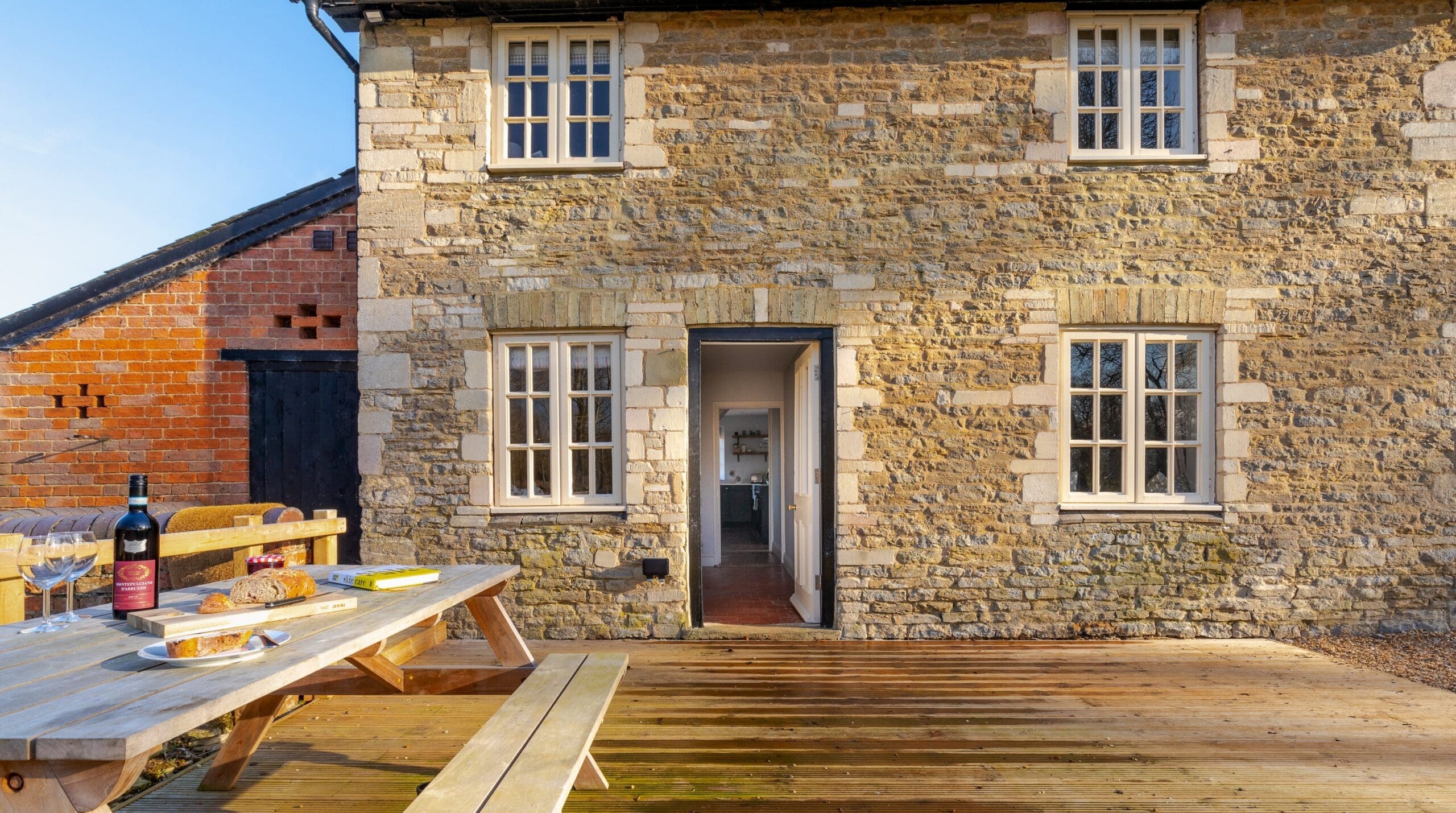 Rent Home Peel Coral Bedfordshire