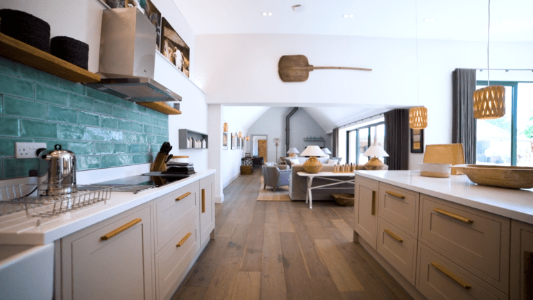 Rent Home Pomp Chinaberry Cotswolds