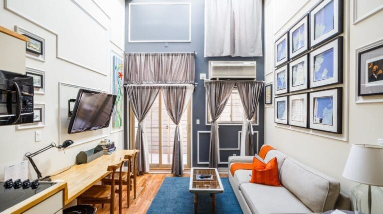 Rent Hotel Seal Narcissus Greenpoint