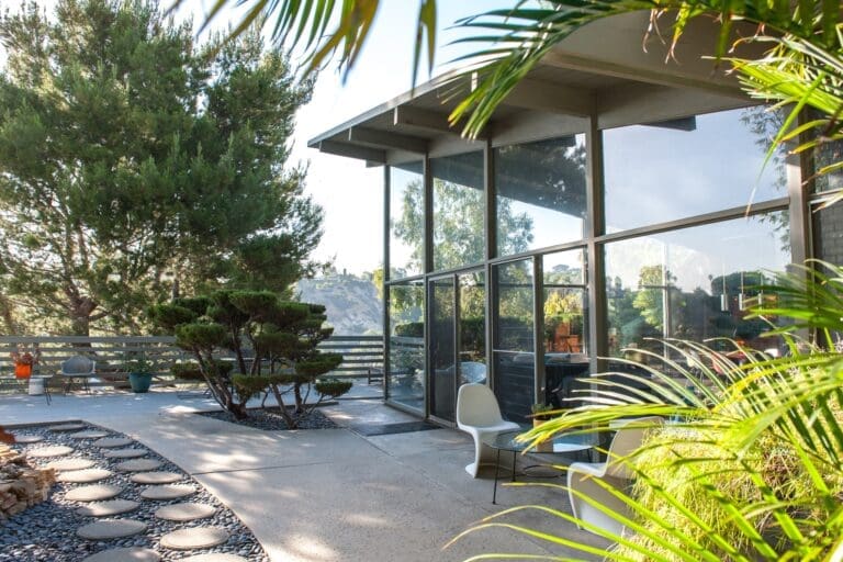 Rent House Blue-Violet Tulip Sherman Oaks